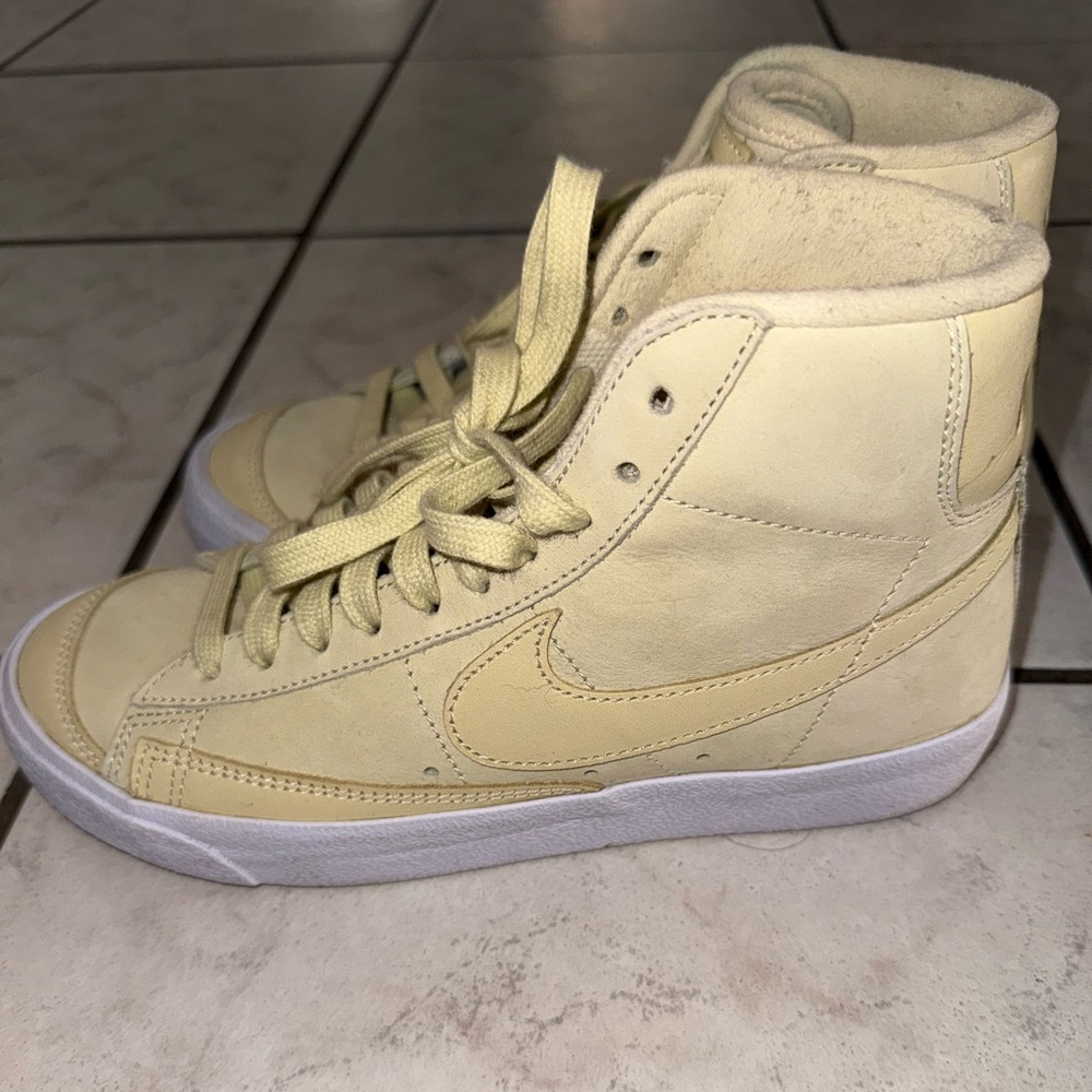 Nike Women's Sneakers in Light Yellow